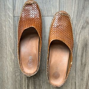 Bass Cognac Leather Wedge Mules | 9.5